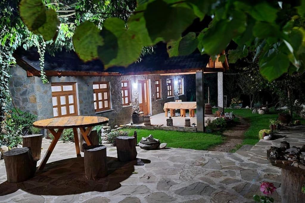 Bujtina Peshtan Guesthouse&Camping Tepelene Exterior photo